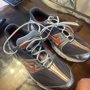 Nike zoom air men’s Athletic Shoes in Silver and Orange